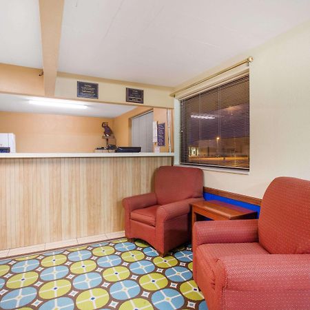 Travelodge By Wyndham Great Bend Exterior foto