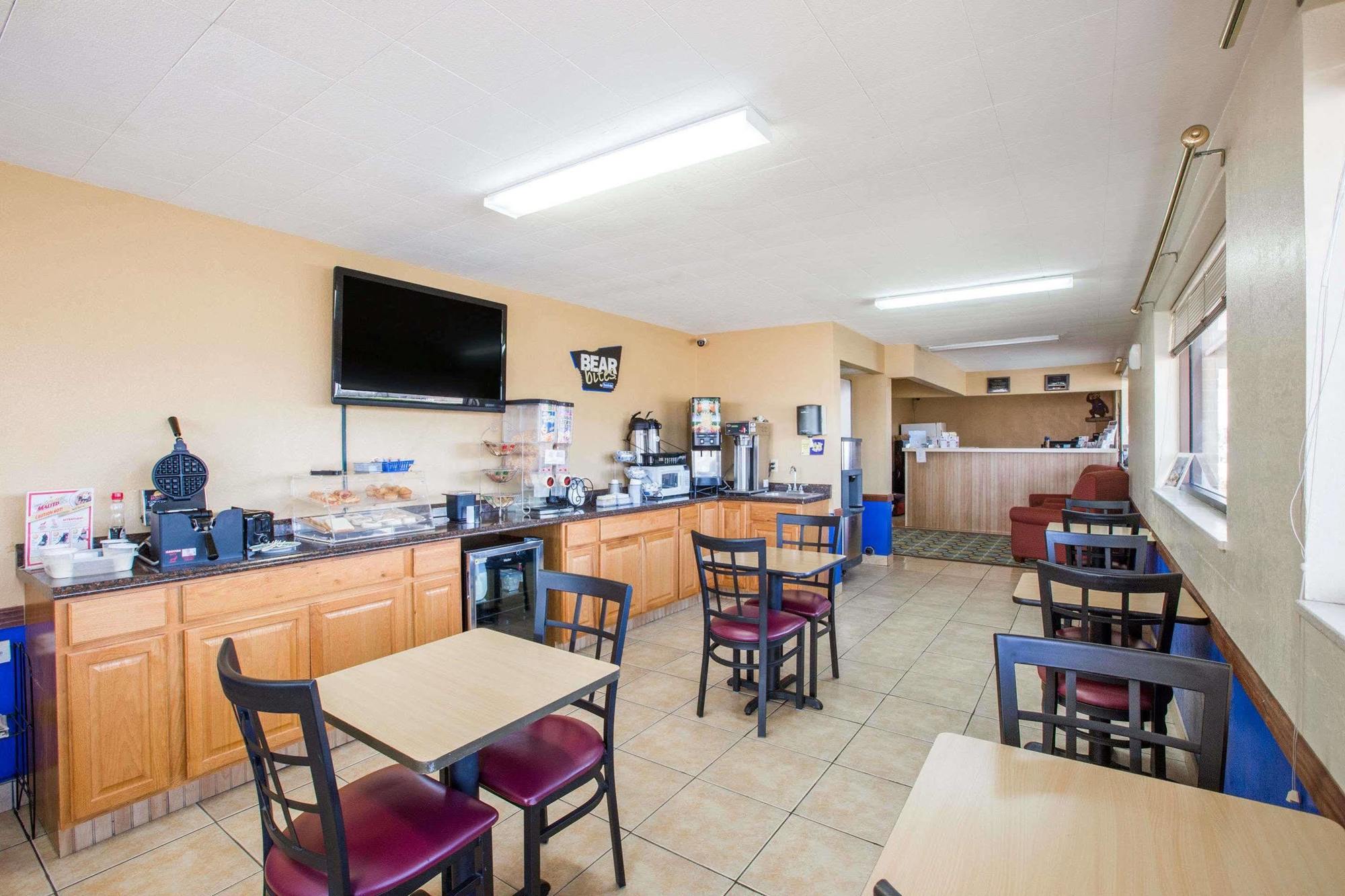 Travelodge By Wyndham Great Bend Exterior foto